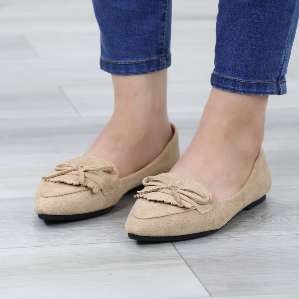 Tan Faux Suede Pointed Toe No Heel Flat Loafers Shoe Bow Tassel Decor Slip On - Picture 13 of 14